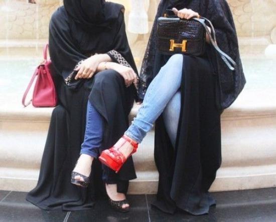 10-ideas-to-wear-jeans-with-abaya